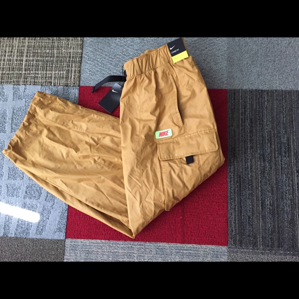 Nike ACG quest cargo pants men’s size medium NWT
